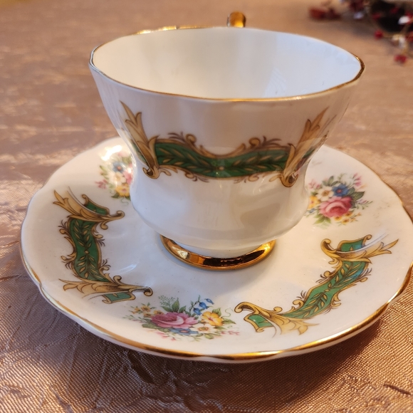 Royal Windsor tea cup saucer set porcelain - Picture 3 of 7